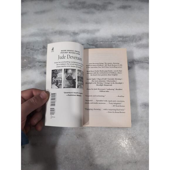 Jude Deveraux Paperback Novel Bundle: Change of Heart & The‎ Summerhouse - Picture 8 of 10